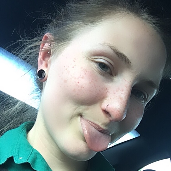 Meet your Posher, Katie - Picture 2 of 2